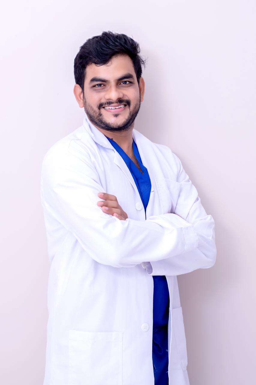Dr. Eswar Sakare - Consultant Ophthalmologist